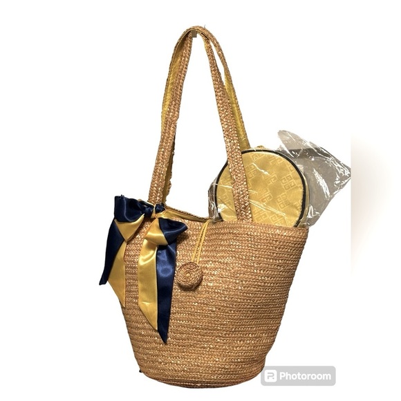 ☀️Aragon de Givenchy straw tote & cosmetic pouch - Picture 1 of 8